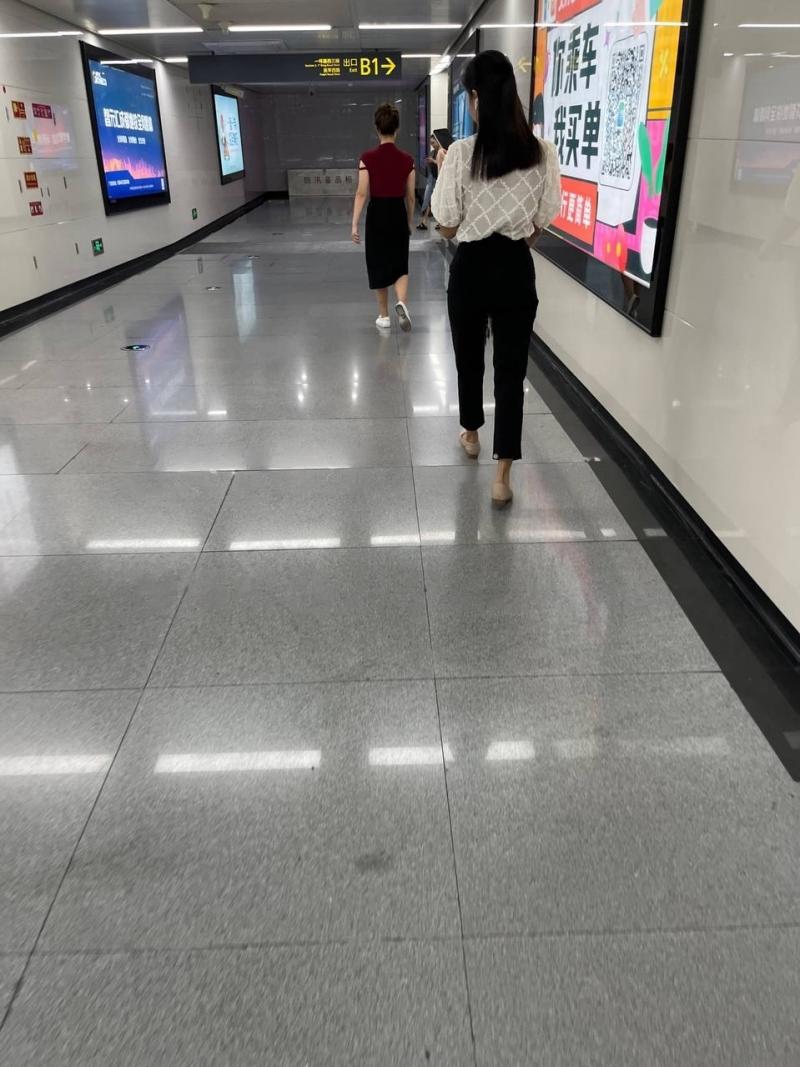 抚琴地铁站100米梦幻世界娱乐